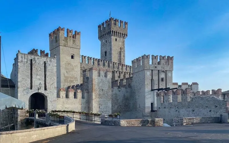 Scaligero Castle in Italy with tall stone walls and a central tower.
