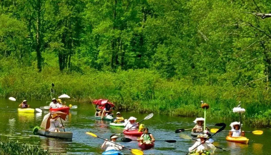 People Kayaking