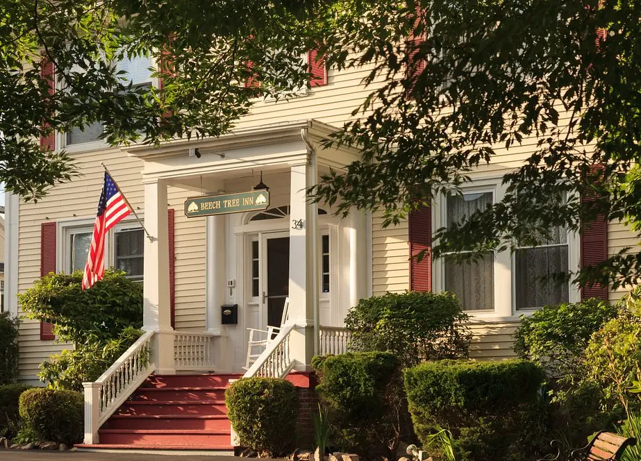 Beech Tree Inn and Cottage in Newport