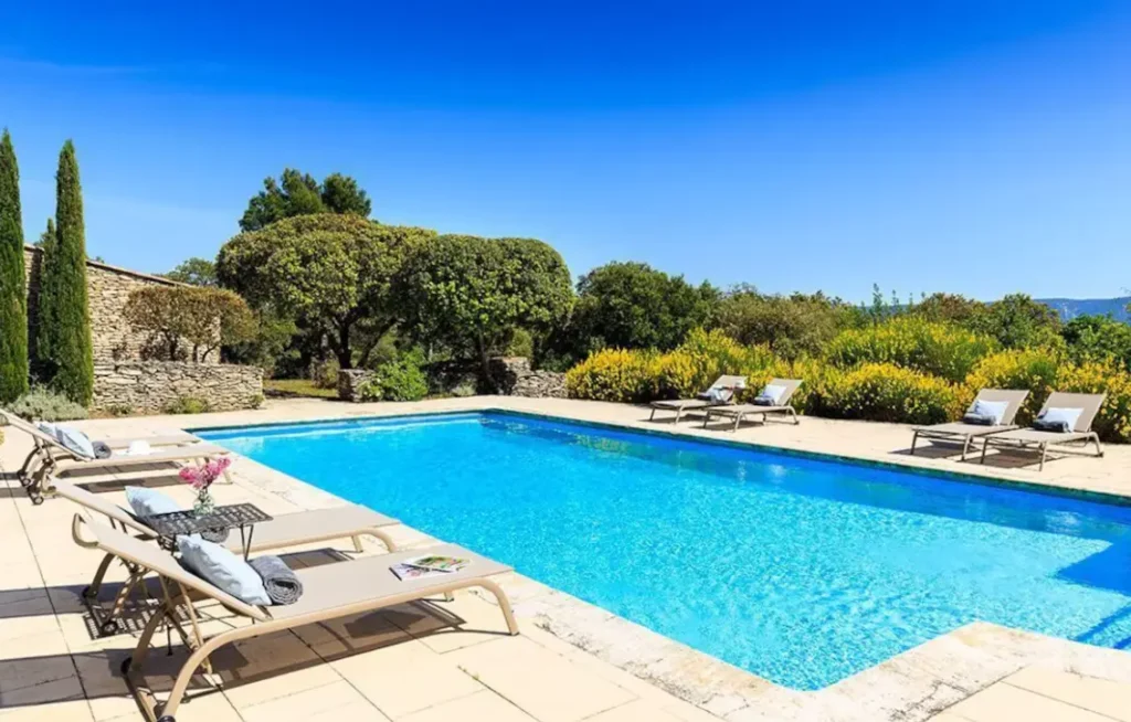 View of the pool towards the Luberon