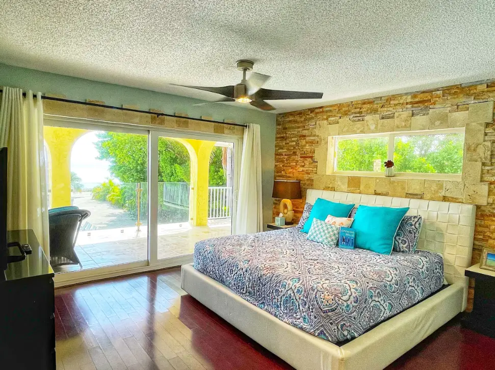Upstairs King Suite Overlooking The Zero Entry Pool