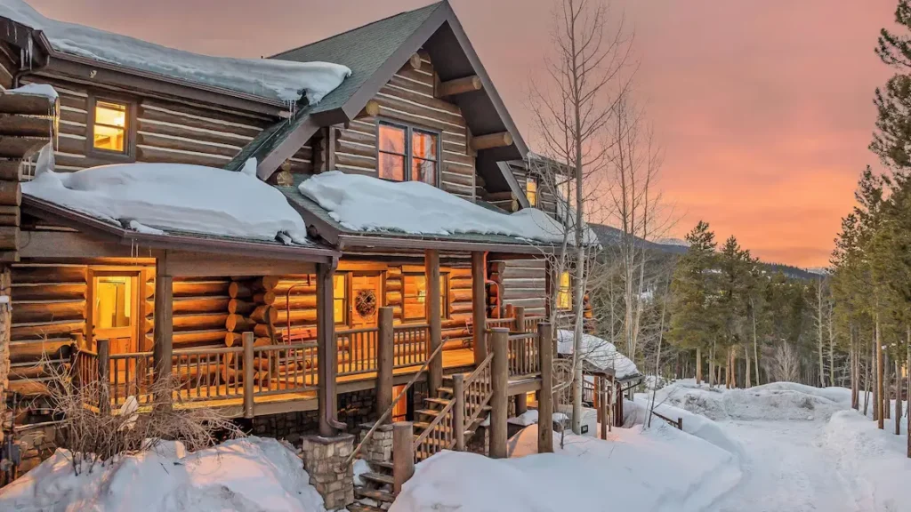 Front entrance of Ski Classic Lodge