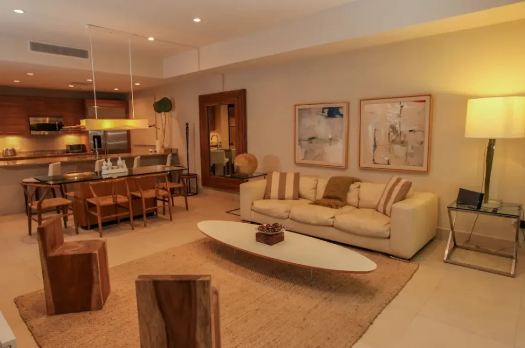 Living and kitchen area