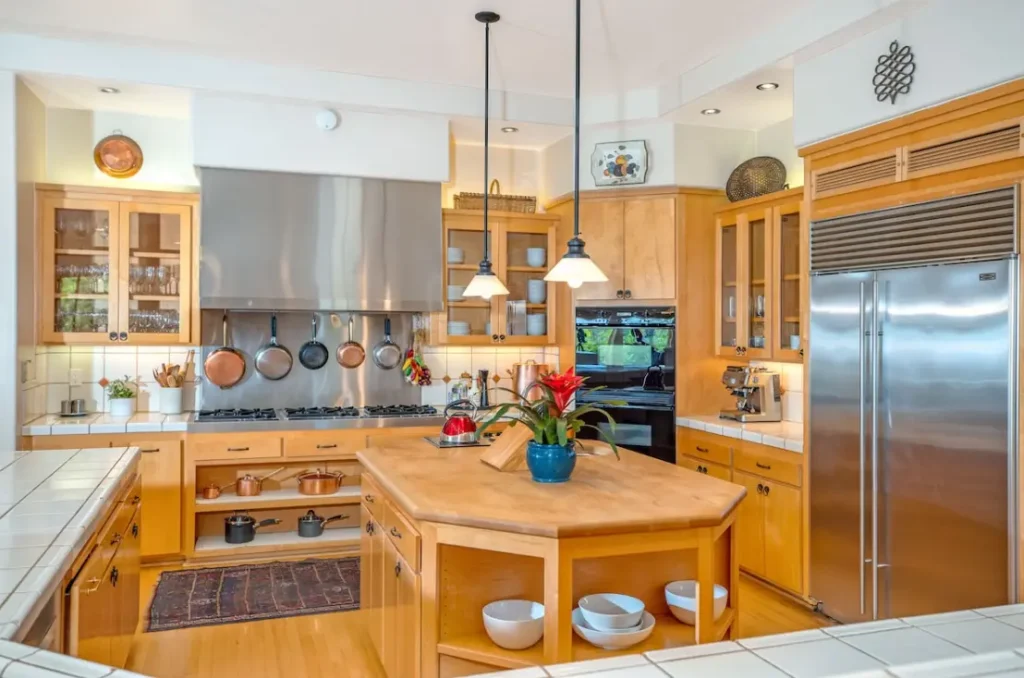 Gourmet kitchen