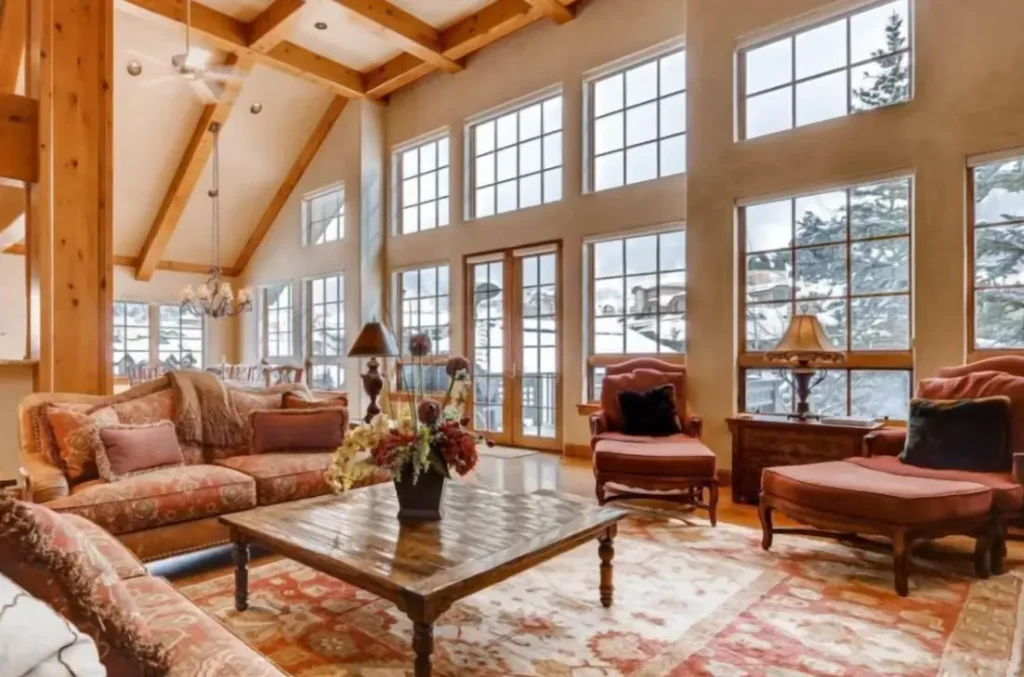 Grande living room