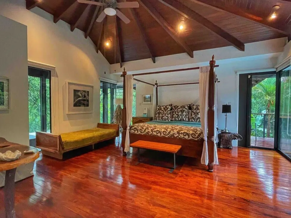  King Bed and Twin Daybed