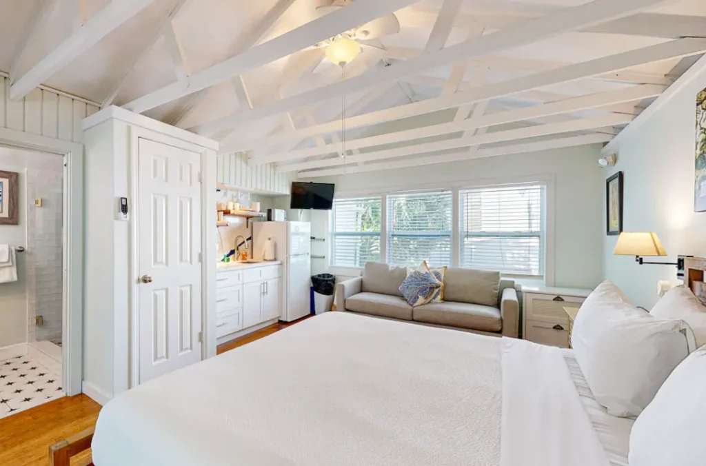 Clean and cozy room