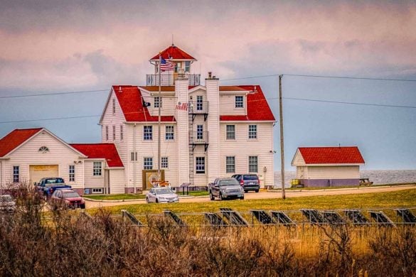 21 UNIQUE Airbnbs in Rhode Island: Beach Houses + Cottages