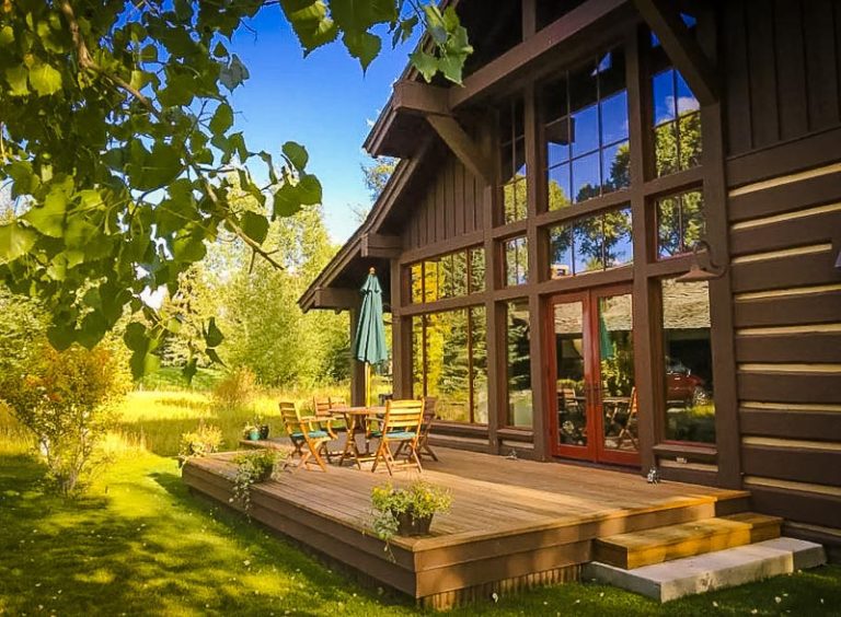 16 Best Airbnbs in Jackson Hole, Wyoming Cabins, Lodges + More