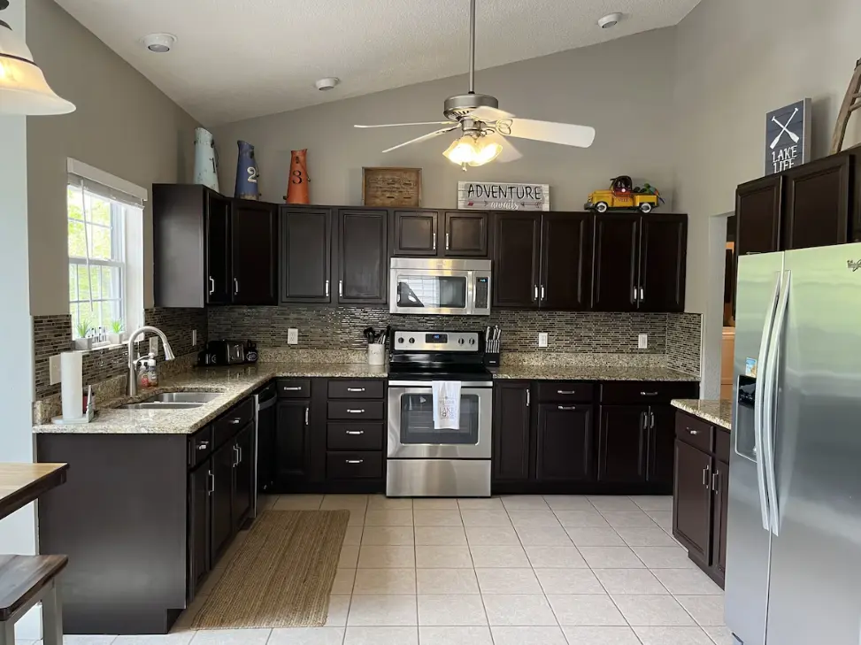Beautiful, spacious kitchen with stainless steel appliances & granite countertops