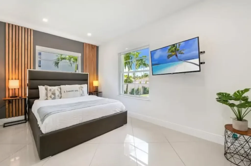Modern style bedroom