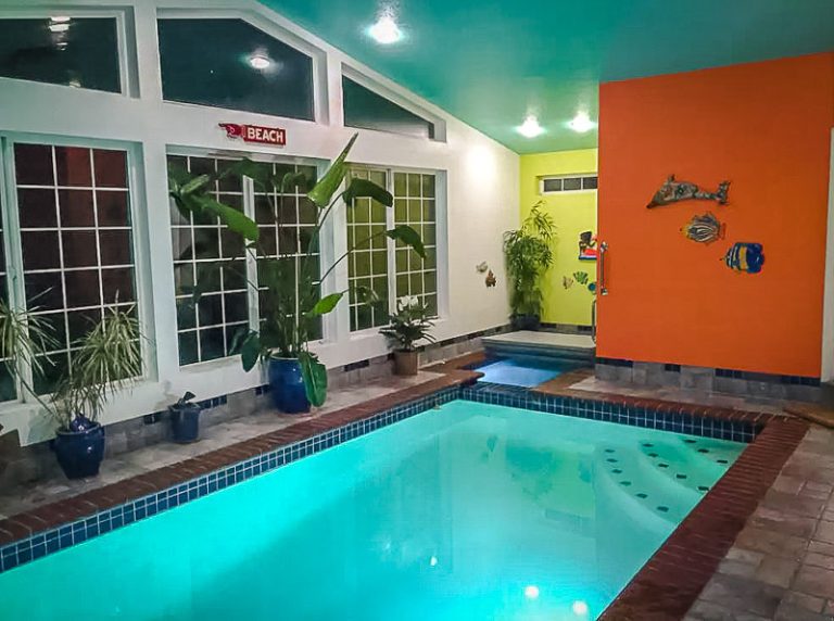 30+ Airbnb Vacation Rentals with Indoor Pools in the US (With