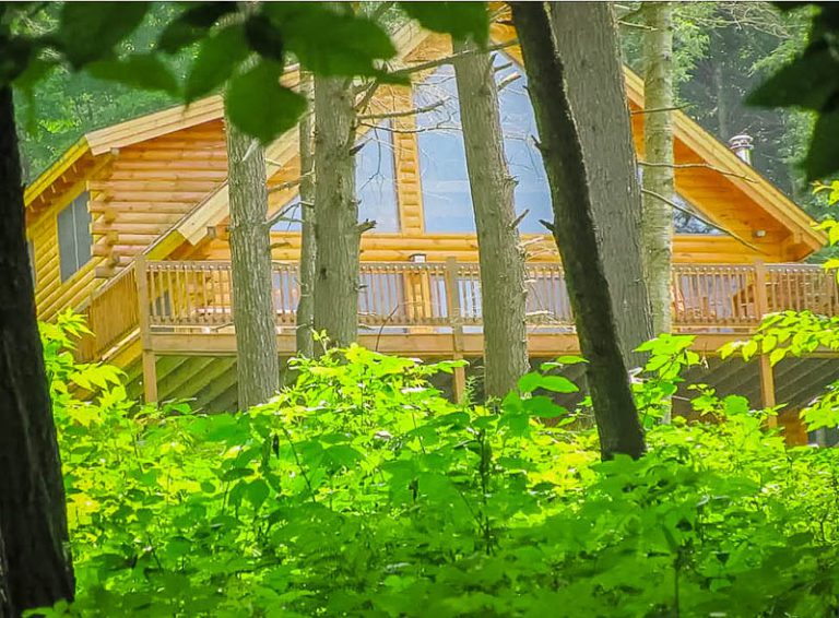 11 Best Airbnbs in Stowe VT Cabins, Treehouses + More!