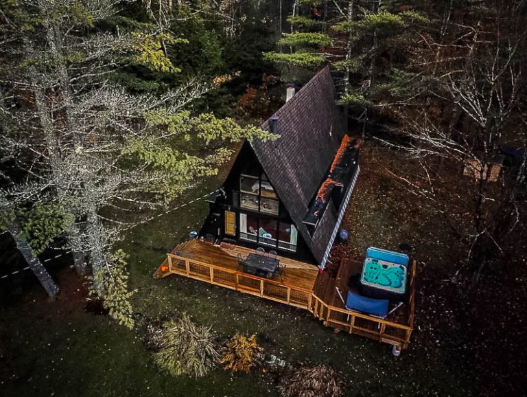 38 AMAZING Airbnbs in New England Treehouses + Cabin Rentals