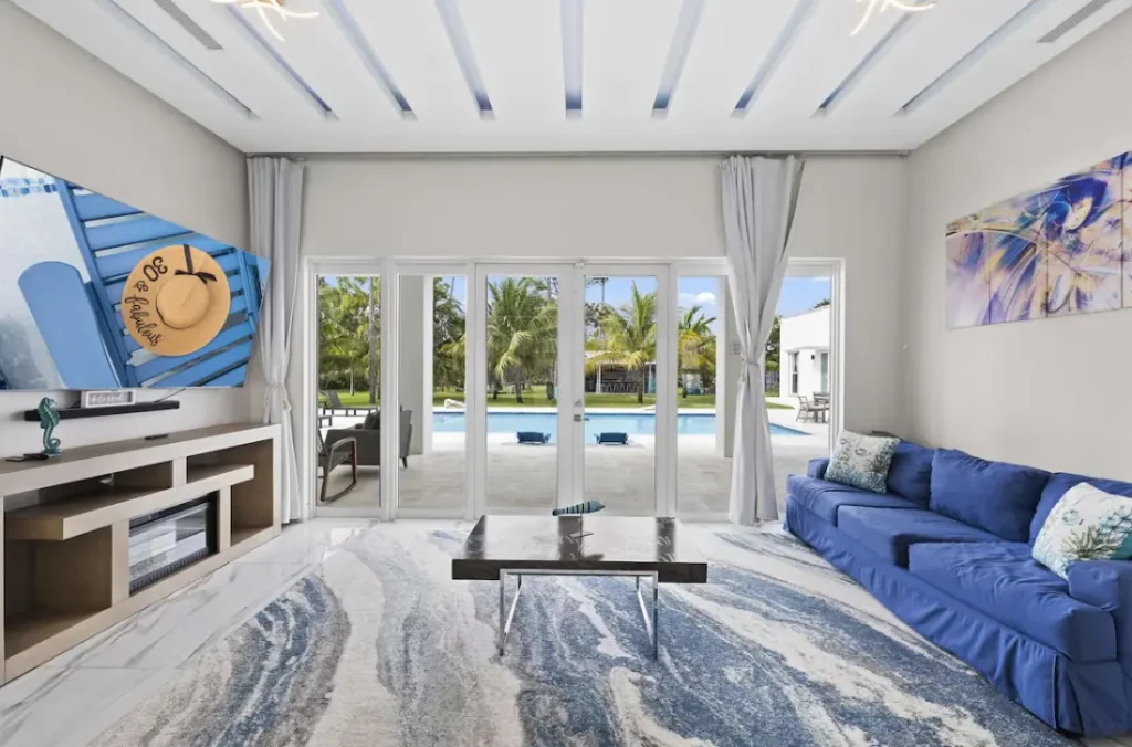 Spacious living room