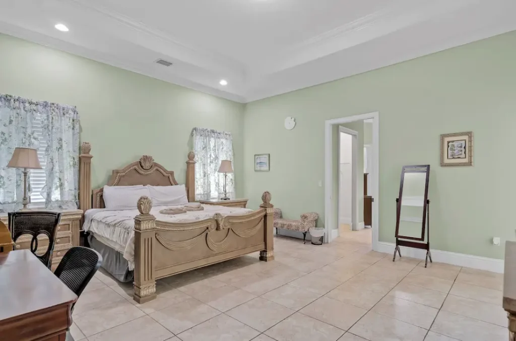 Spacious comfy room