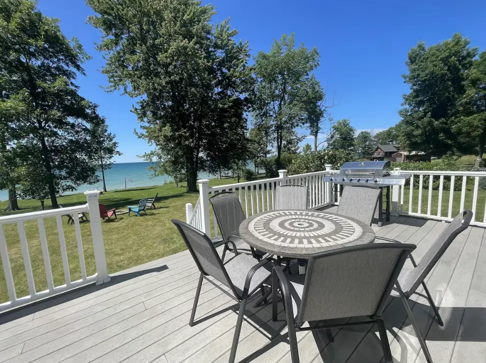 Huge deck with bbq grill