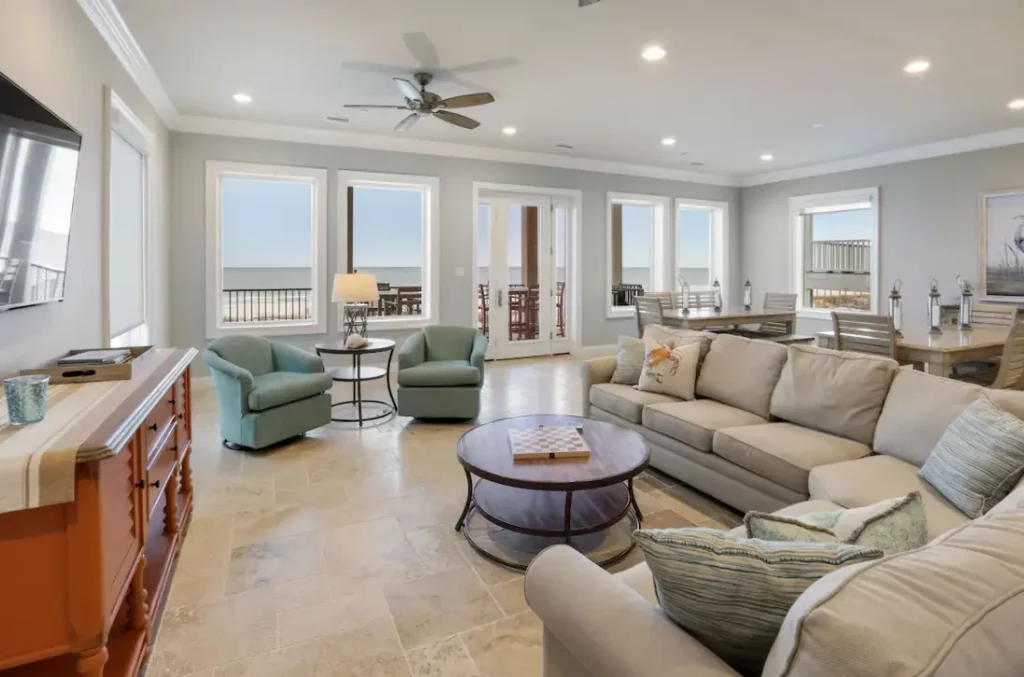1st floor living with beautiful views of the gulf.