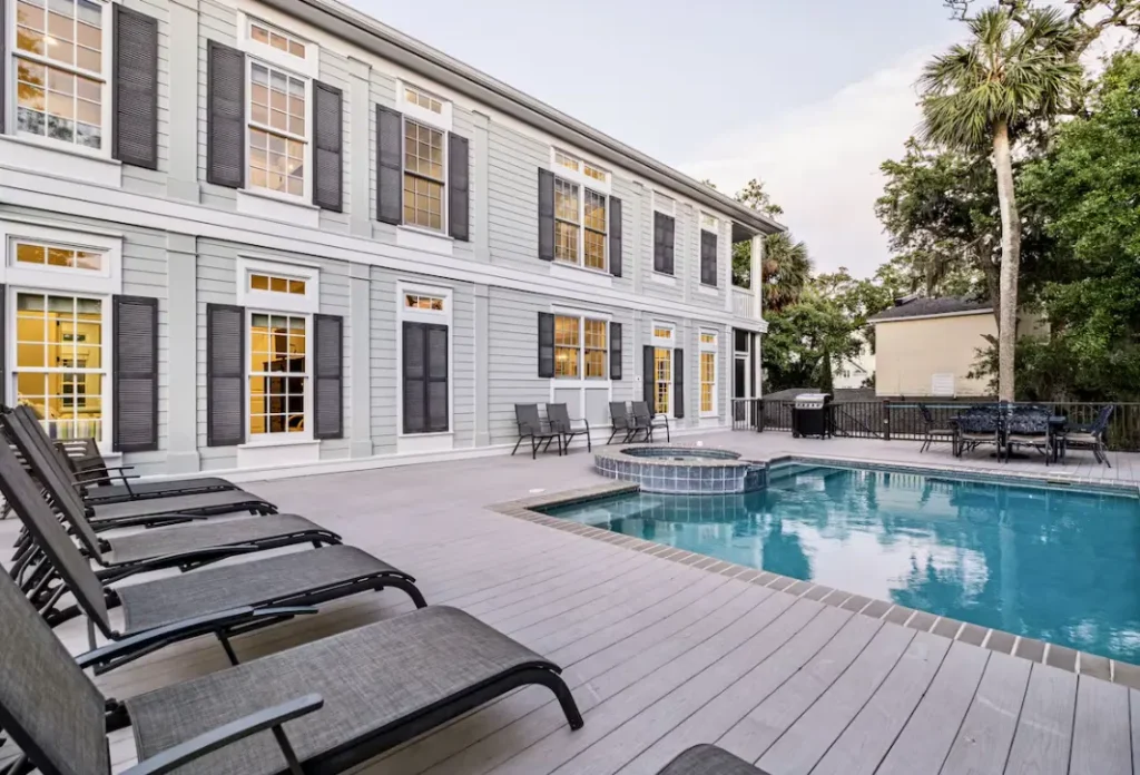 Spacious 1400 sq ft deck, pool, spa hot tub, grill and chill, seating for 20+