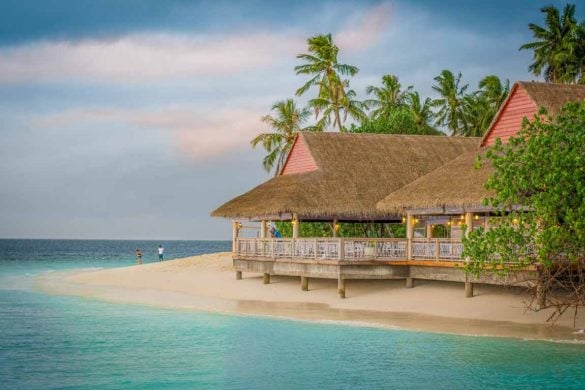 30+ AMAZING Beach House Airbnbs in the US (2026)