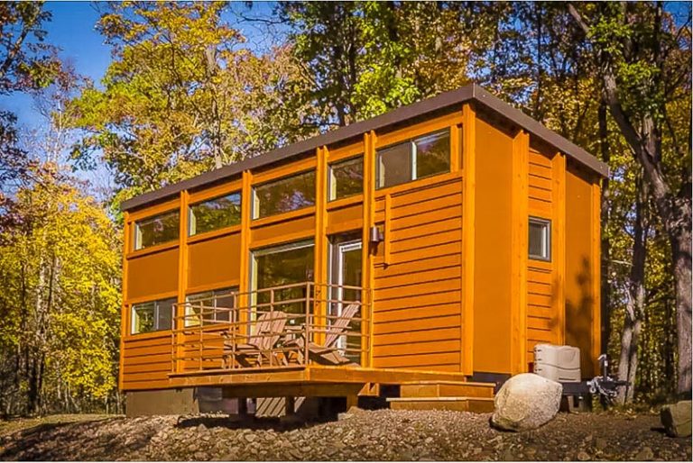 30+ Tiny House Airbnbs You Can Rent in the US (With Availability!)
