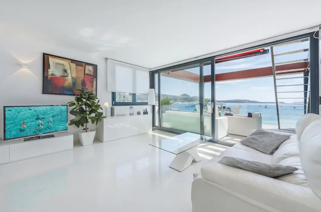Living area with stunning view outside