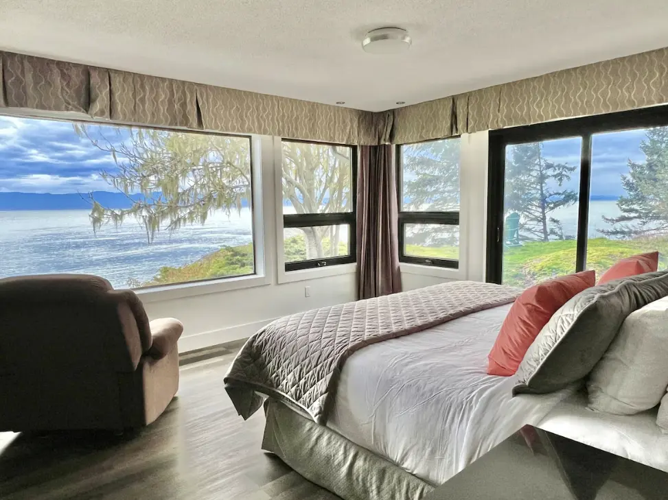 Bedroom with stunning view