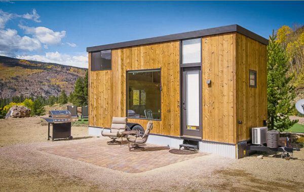 19 EPIC Colorado Airbnbs With Availability (+ Photos)