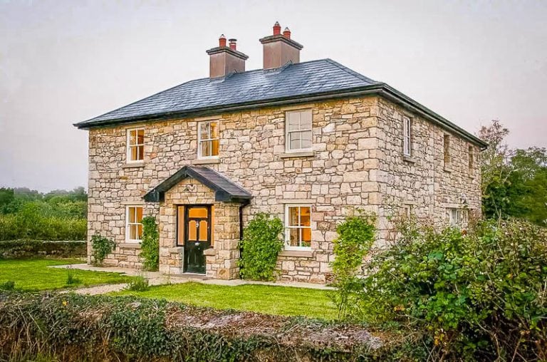 15 Best Airbnbs in Ireland Unique Cottages, Castles + Treehouses!
