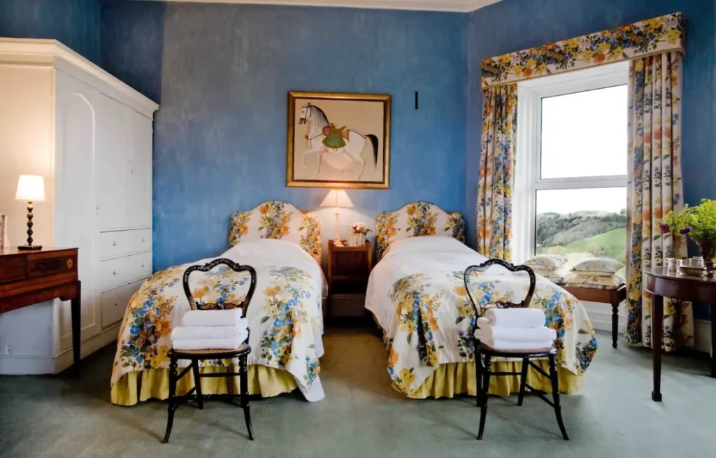 Elegant bedroom