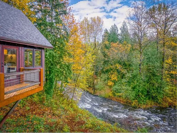 24 Unique Airbnbs in Washington State (Treehouses + Cabins)