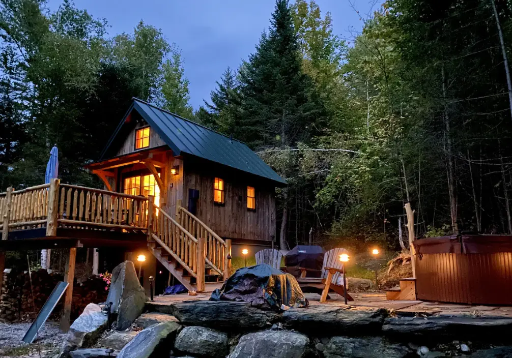 Cozy Loft for two with Hot Tub & Mtn Views
