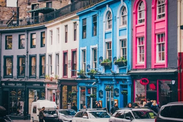 16 AWESOME Airbnbs in the UK (Cozy Cottages + Castles)