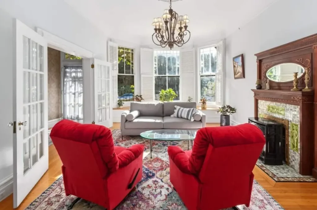 View of the living room and the principal entrance way
