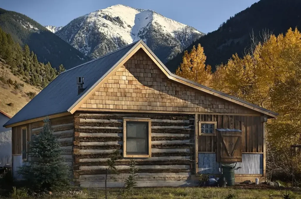 The School House Cabin in Old Chico MT