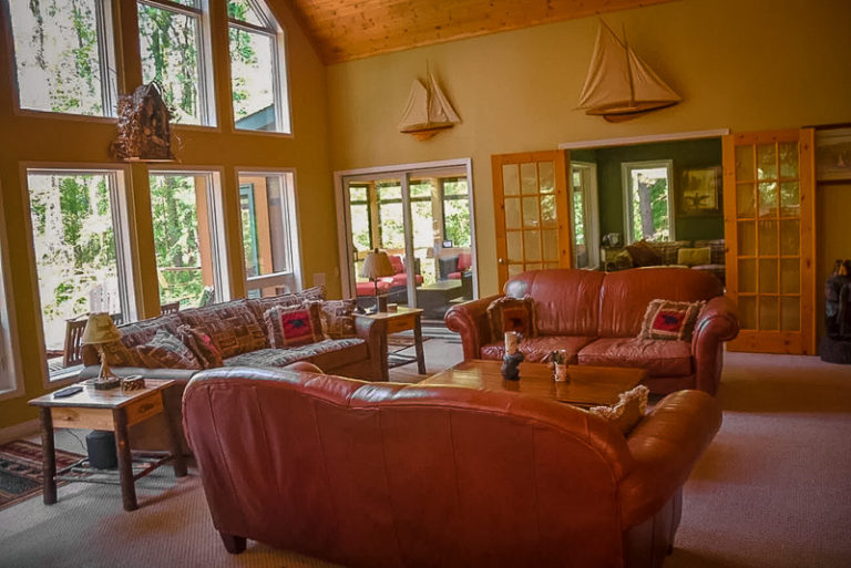 13 Lake Cabins for Rent Lakefront Log Cabins + Cottages in NY