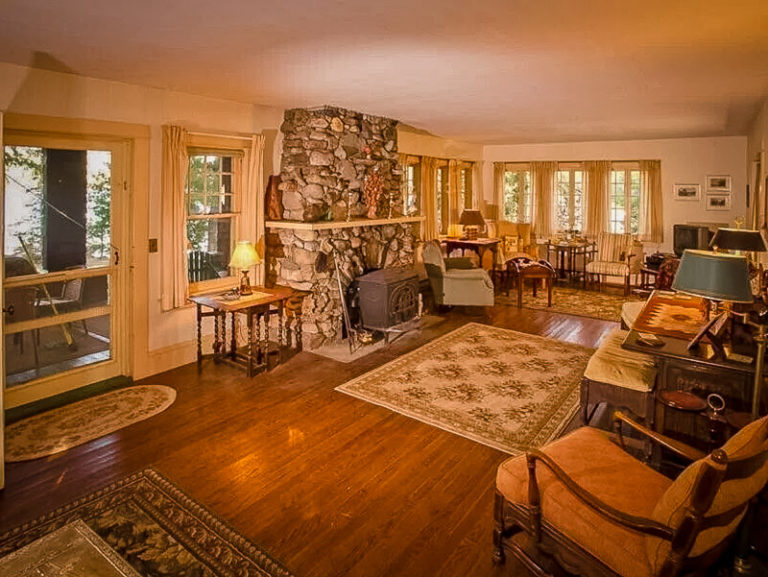 13 Lake Cabins for Rent Lakefront Log Cabins + Cottages in NY