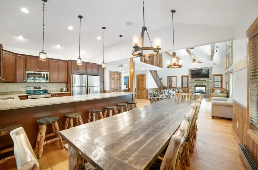 Matterhorn House kitchen and dining area