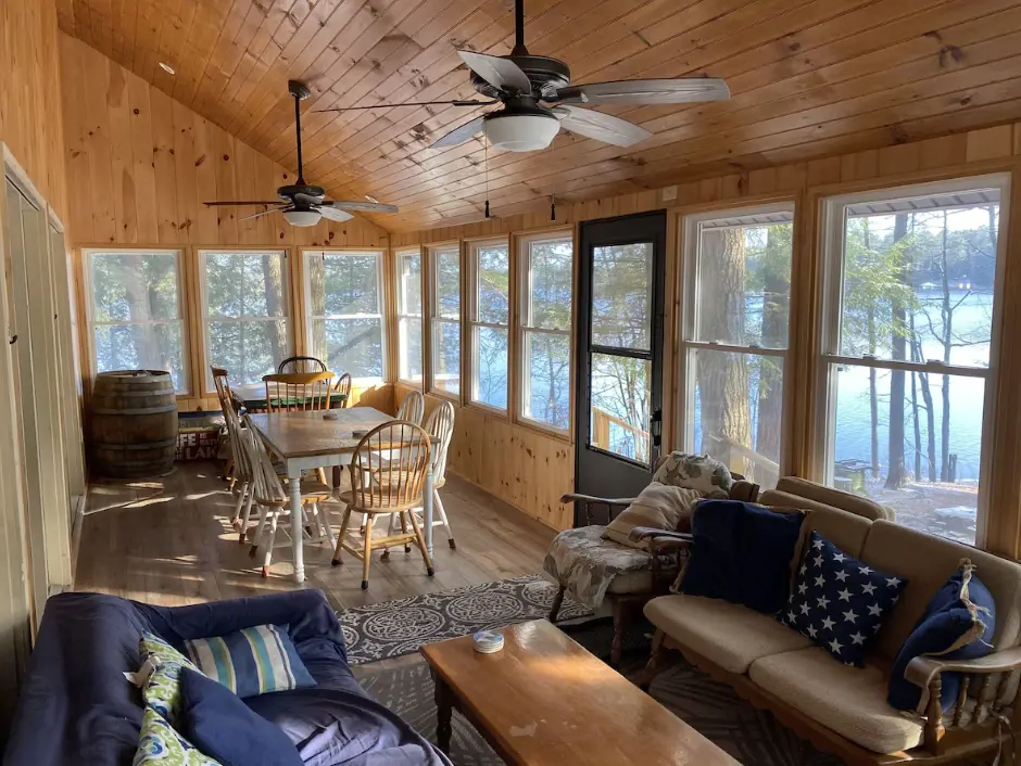The Pine Cone Point dining area
