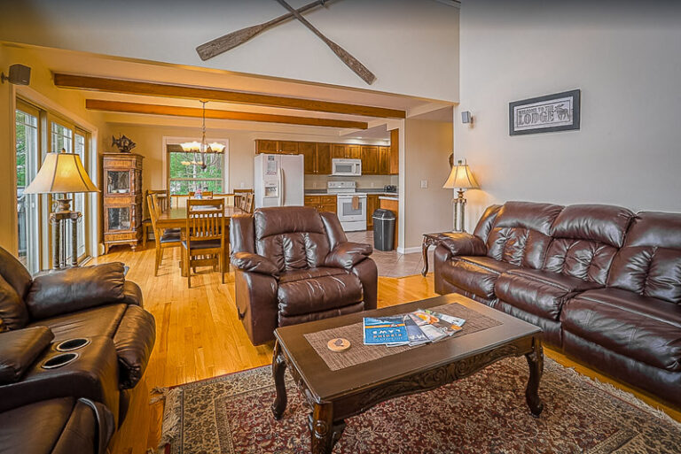 13 Lake Houses for Rent in Maine Top Lakefront Homes + Cottages in ME