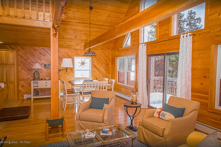 13 Lake Houses for Rent in Maine Top Lakefront Homes + Cottages in ME