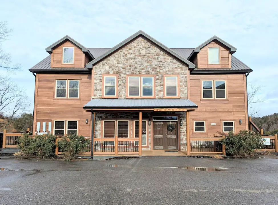 Exterior design of Chestnut Oak Lodge