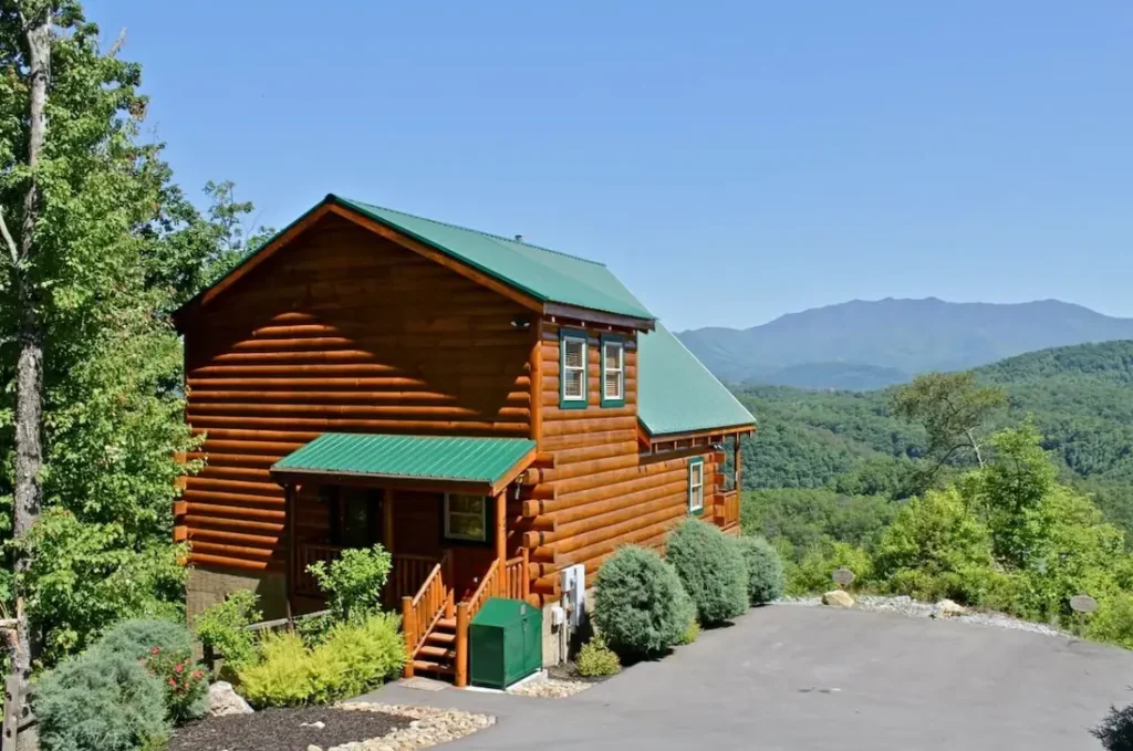 Views and exterior design of teh cabin