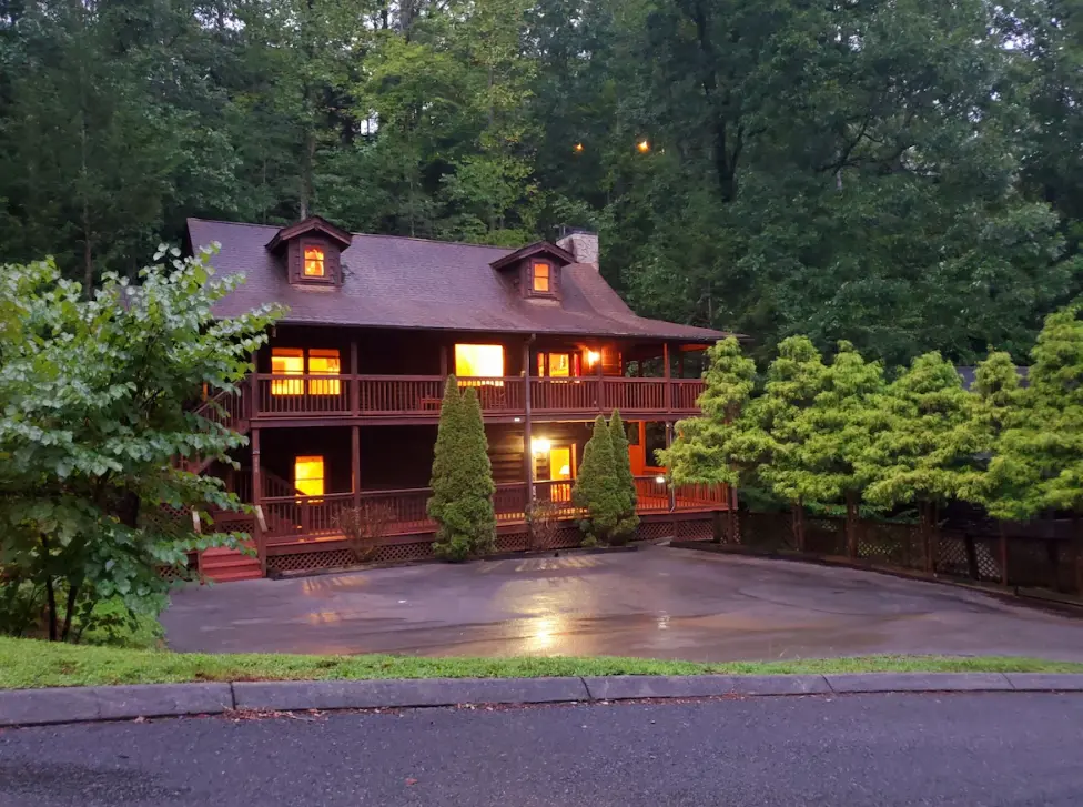 Exterior design with plenty of parking space