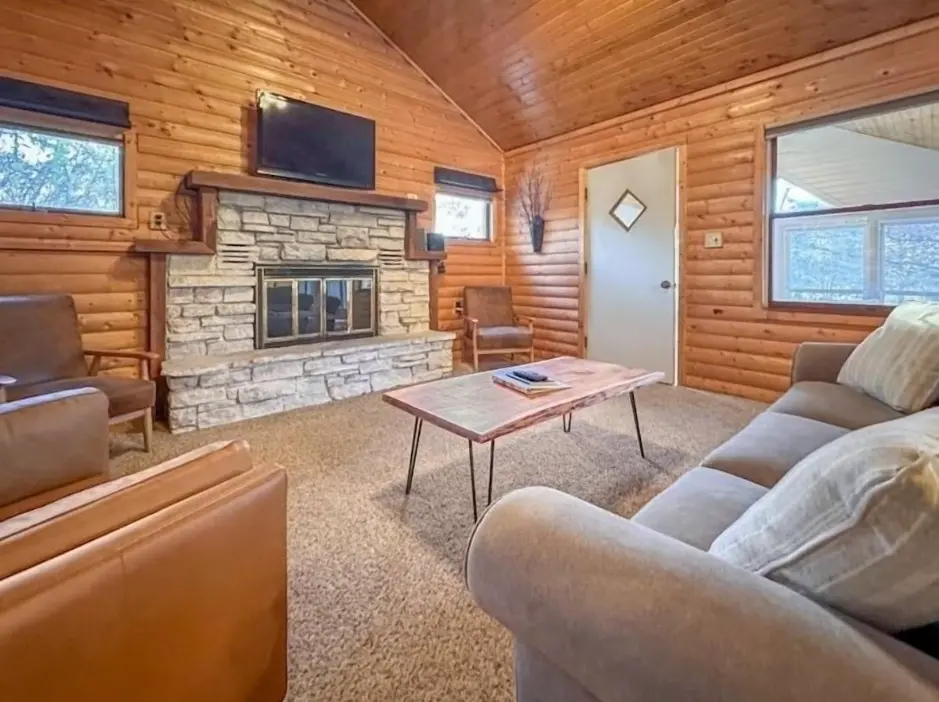 Living room area with gas fireplace