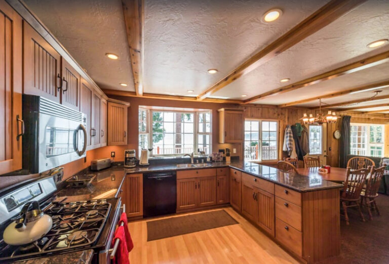 13 Beautiful Lake Houses for Rent in California Lakefront Cabins + More