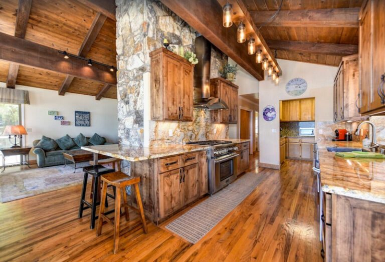 13 Beautiful Lake Houses for Rent in California Lakefront Cabins + More