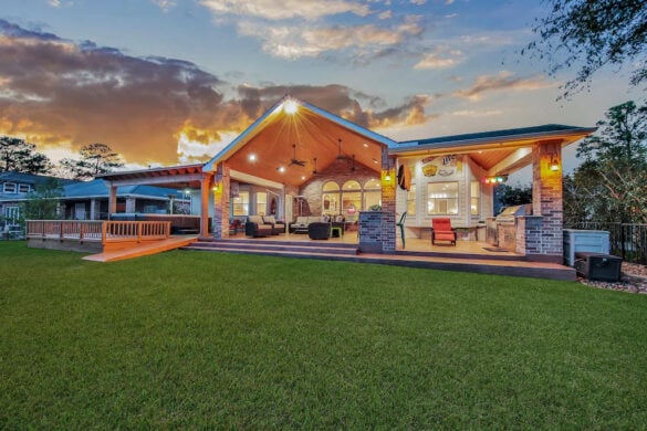 exterior shot of a luxurious lake house rental in Texas