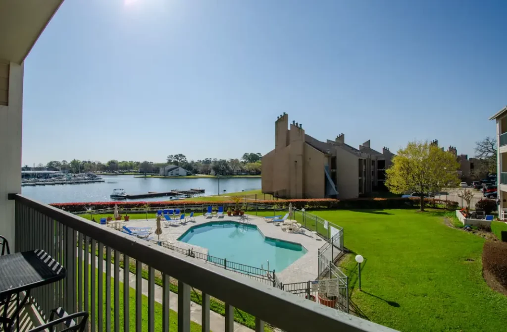 Little Paradise outside views