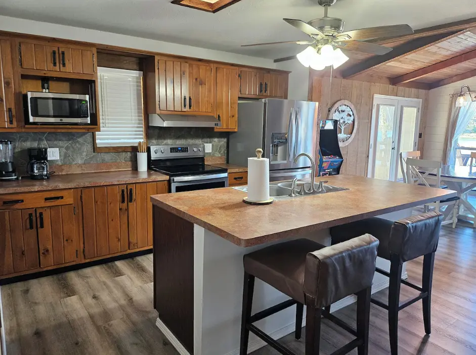 Waterfront lake house kitchen